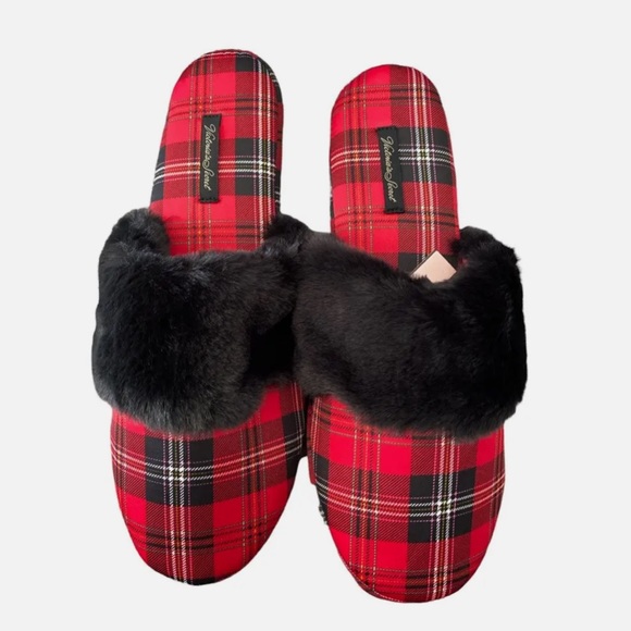 NEW Victoria’s Secret Women Satin Slippers - Picture 2 of 9